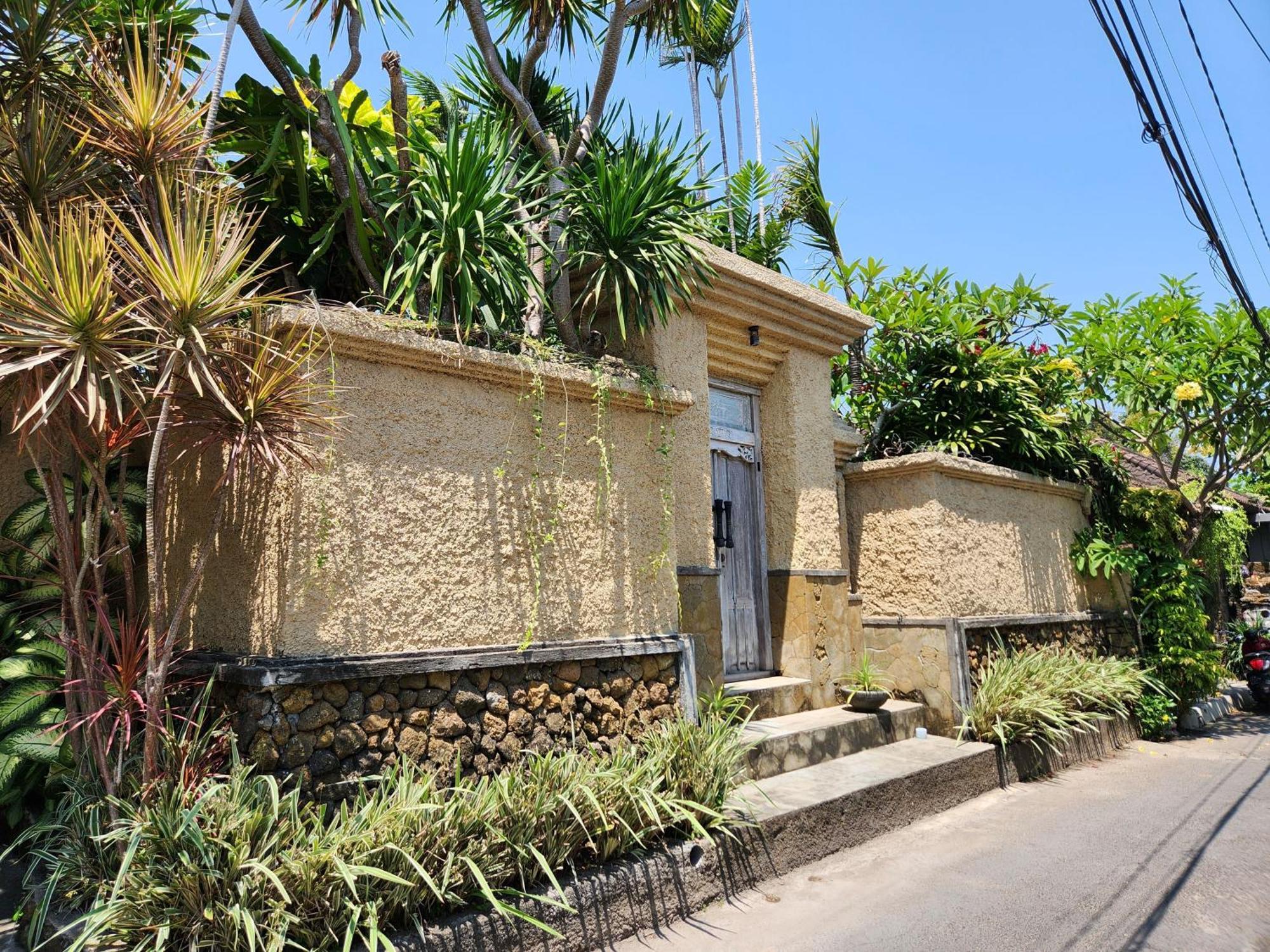 Villa Nesanur - Comfortable & Spacious Beachside Sanur Екстериор снимка